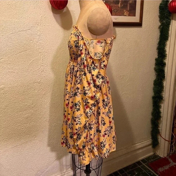 Velvet Torch Los Angeles Smocked Yellow Floral Mini Dress Size M - Picture 8 of 11